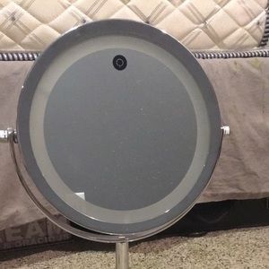 Light up make up mirror